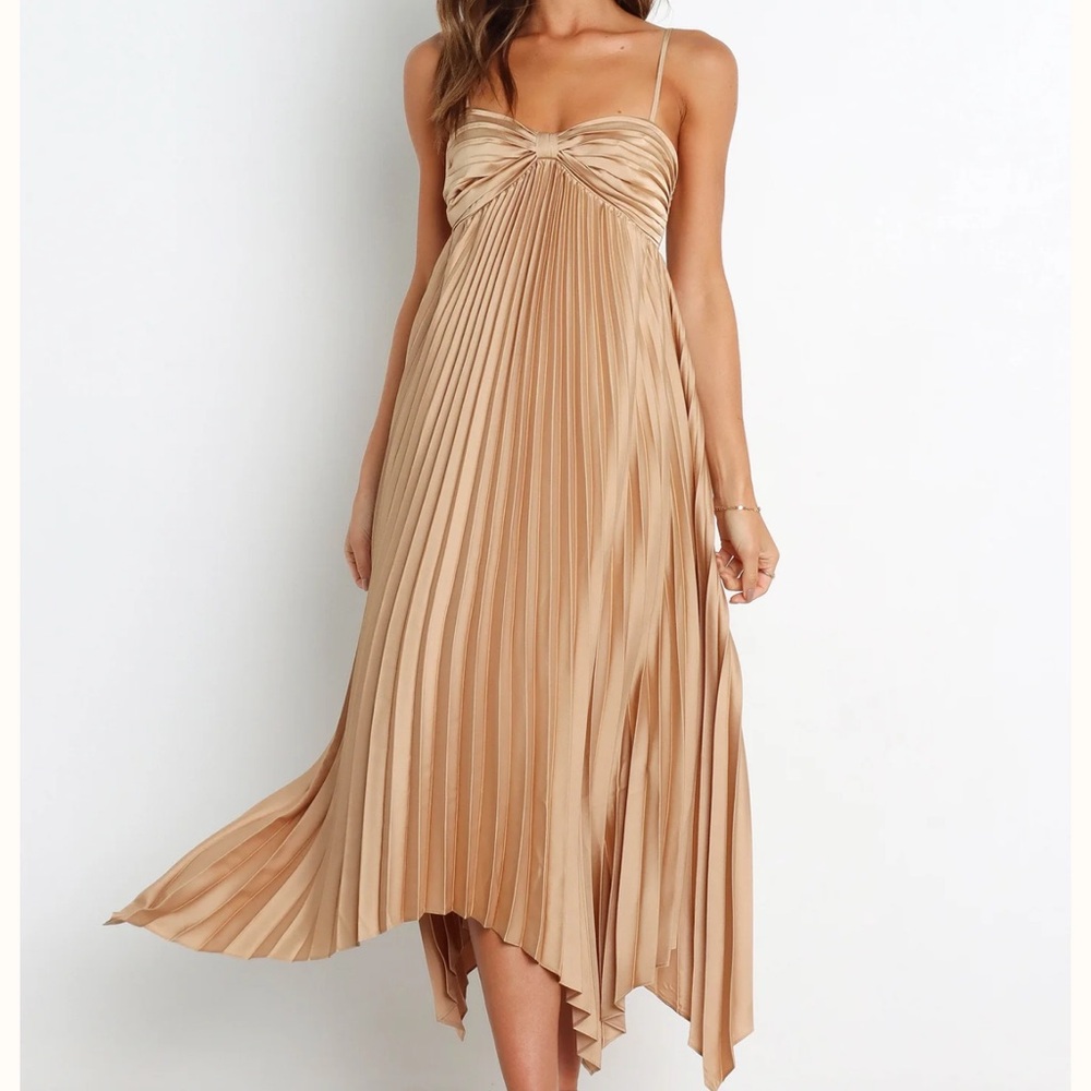 Elegant Gold Pleated Dress